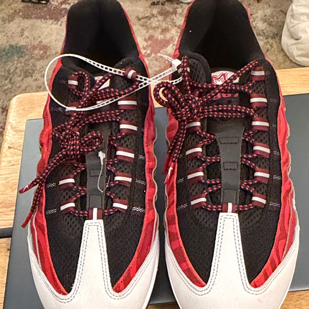 Nike Men’s Air Max Yardrunners Pack Morehouse- no box